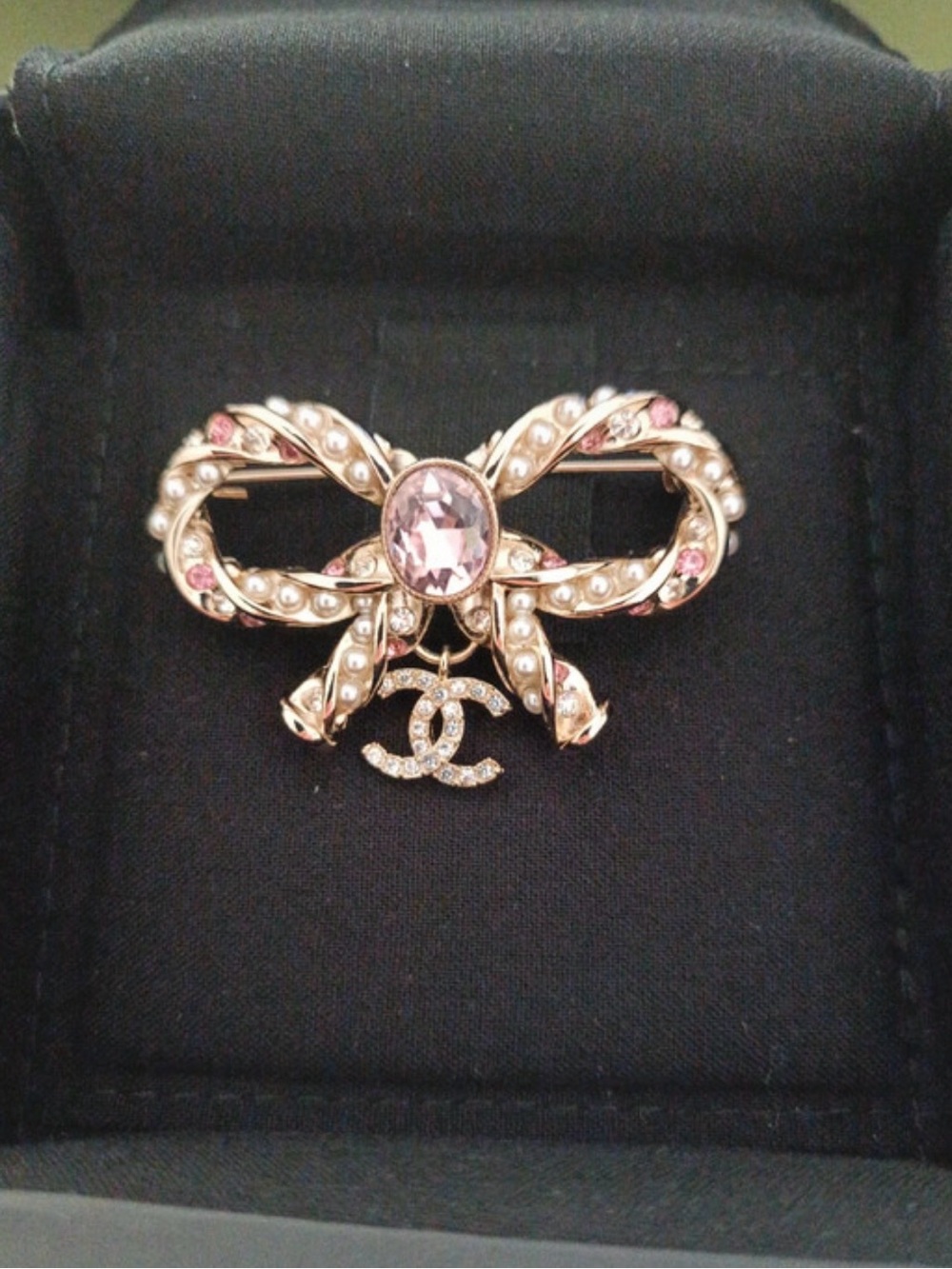 CHANEL Gold-Tone Bow Brooch with Pink Crystal and Pearls - NWOT - with box - Picture 3 of 7